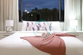 Zenlux Waterfront Mansion Infinity Pool Cinema