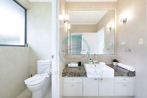 Zenlux Waterfront Mansion Infinity Pool Cinema