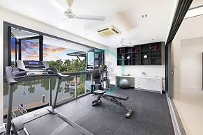 Zenlux Waterfront Mansion Infinity Pool Cinema