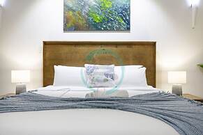 Zenlux Waterfront Mansion Infinity Pool Cinema