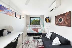 Zenlux Waterfront Mansion Infinity Pool Cinema