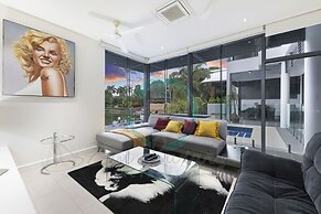 Zenlux Waterfront Mansion Infinity Pool Cinema