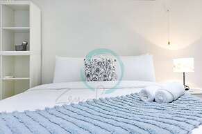 Zenlux Waterfront Mansion Infinity Pool Cinema