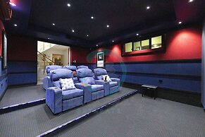 Zenlux Waterfront Mansion Infinity Pool Cinema