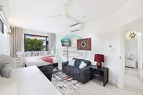 Zenlux Waterfront Mansion Infinity Pool Cinema