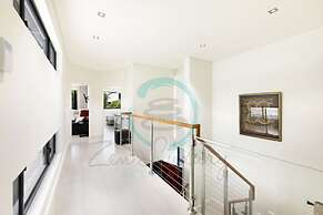 Zenlux Waterfront Mansion Infinity Pool Cinema