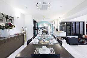 Zenlux Waterfront Mansion Infinity Pool Cinema