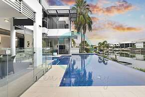 Zenlux Waterfront Mansion Infinity Pool Cinema