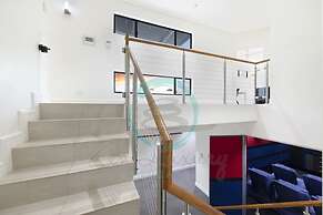 Zenlux Waterfront Mansion Infinity Pool Cinema