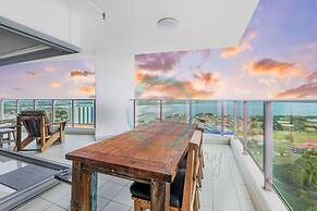 Coastal Magnificence Pool Workspace Parking