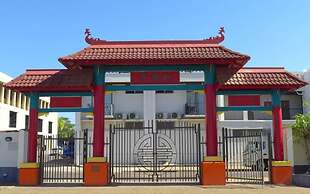 Coastal Magnificence Pool Workspace Parking