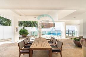 Coastal Magnificence Pool Workspace Parking