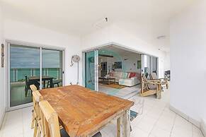 Coastal Magnificence Pool Workspace Parking