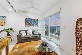 Coastal Magnificence Pool Workspace Parking