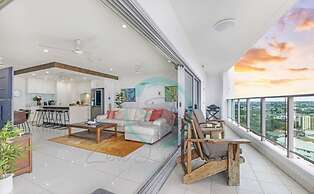 Coastal Magnificence Pool Workspace Parking