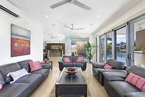 Luxury Marina Mansion Pool Gym BBQ Office