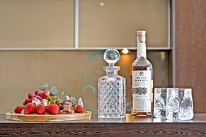 Luxury Marina Mansion Pool Gym BBQ Office