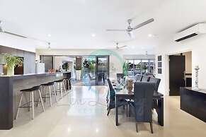 Luxury Marina Mansion Pool Gym BBQ Office