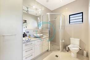 Luxury Marina Mansion Pool Gym BBQ Office