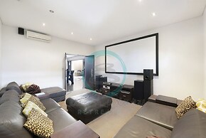 Luxury Marina Mansion Pool Gym BBQ Office