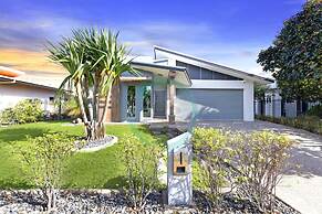 Zenhouse Prestige Modern Stylish Private Lawn