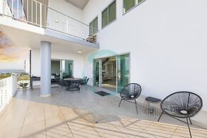 Pinnacle Penthouse Ambience Views Pool Gym