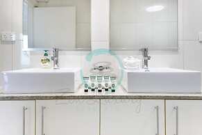 Pinnacle Penthouse Ambience Views Pool Gym