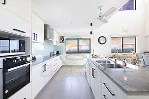 Pinnacle Penthouse Ambience Views Pool Gym