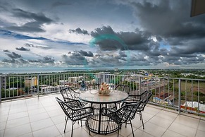 Pinnacle Penthouse Ambience Views Pool Gym