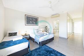 Pinnacle Penthouse Ambience Views Pool Gym