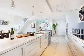 Zen Ocean View Ph Spacious Living Pool Parking