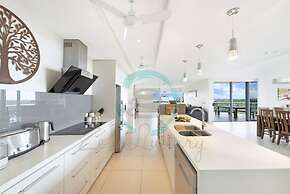 Zen Ocean View Ph Spacious Living Pool Parking