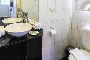 Zenhouse Retreat 5BR Homey Haven Pool Office