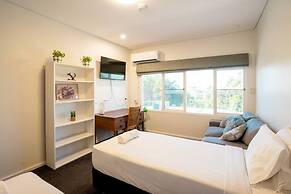 Zenhouse Retreat 5BR Homey Haven Pool Office