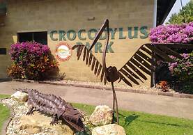 Zenhouse Retreat 5BR Homey Haven Pool Office