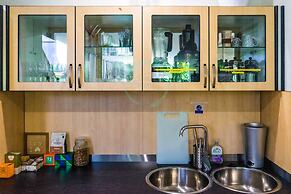 Zenhouse Retreat 5BR Homey Haven Pool Office