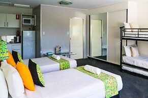 Zenhouse Retreat 5BR Homey Haven Pool Office