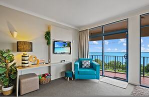 Rustic Sunset Horizon Oceanview Balcony Dining