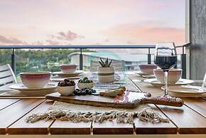 Peninsula Bliss Sea View Private Balcony Dining