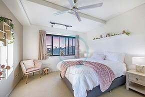 Peninsula Bliss Sea View Private Balcony Dining