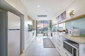 Peninsula Bliss Sea View Private Balcony Dining