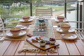 Peninsula Bliss Sea View Private Balcony Dining