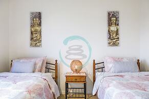 Peninsula Bliss Sea View Private Balcony Dining