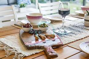 Peninsula Bliss Sea View Private Balcony Dining