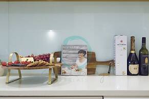 Peninsula Bliss Sea View Private Balcony Dining