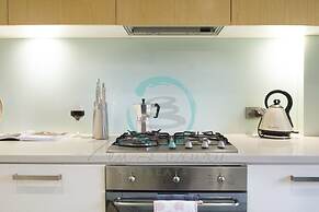 Peninsula Bliss Sea View Private Balcony Dining