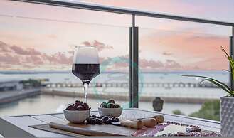 Peninsula Bliss Sea View Private Balcony Dining