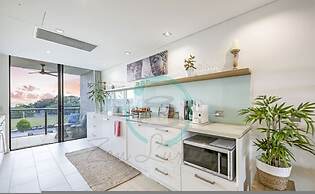 Peninsula Bliss Sea View Private Balcony Dining