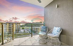 Peninsula Bliss Sea View Private Balcony Dining