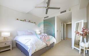 Peninsula Bliss Sea View Private Balcony Dining